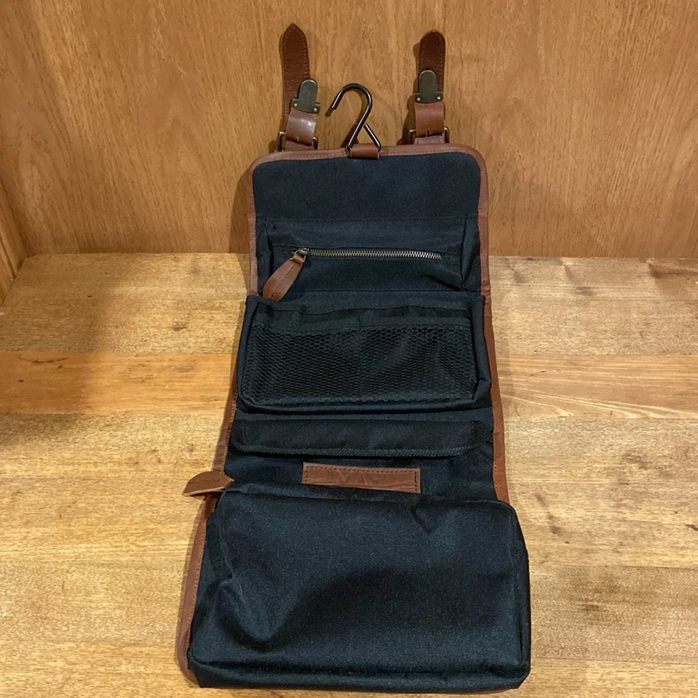 MAHI Leather Harvard Hanging Wash Bag